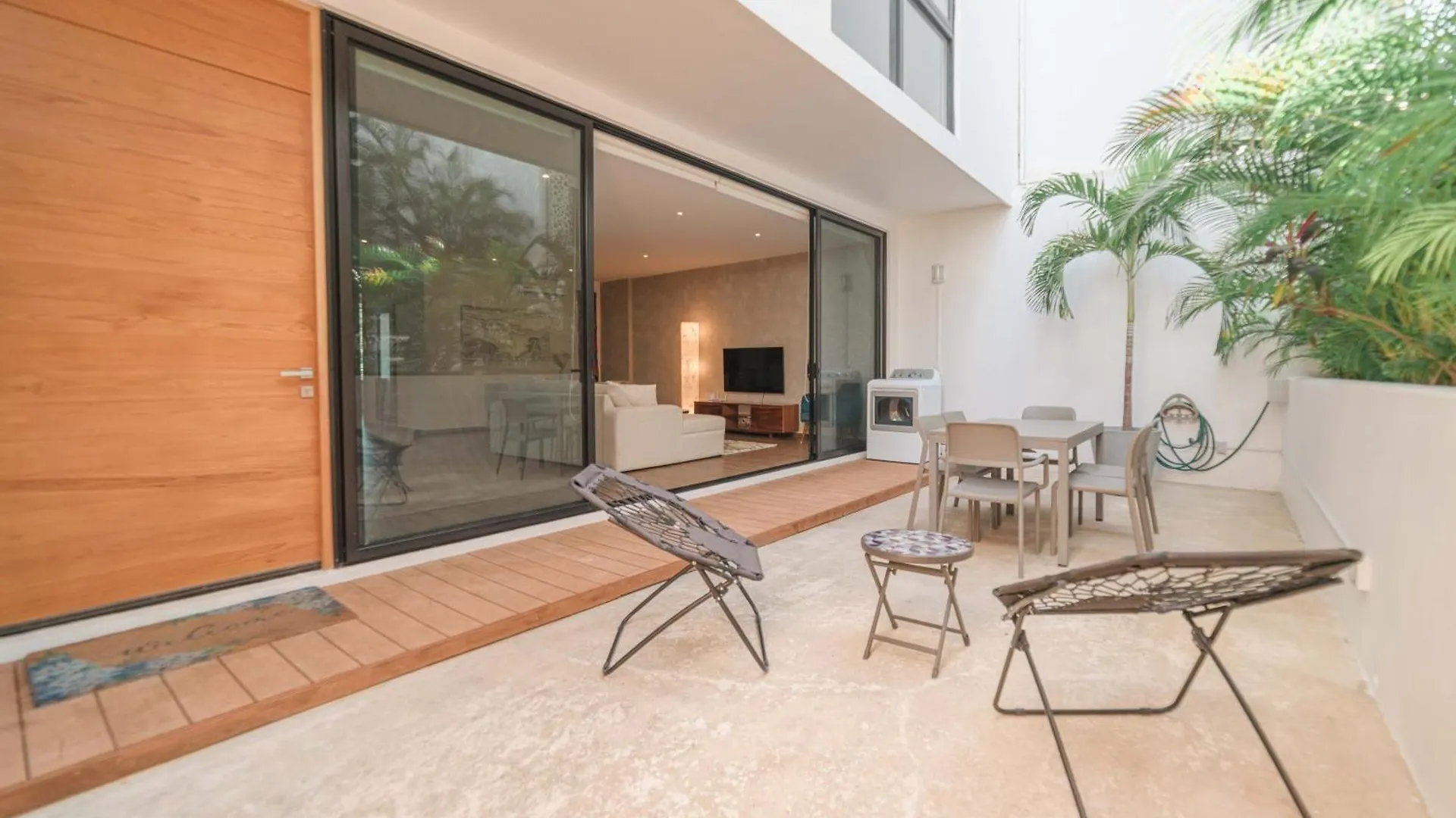 Modern Condo 200M From Beach & 5Th Ave Playa del Carmen Messico