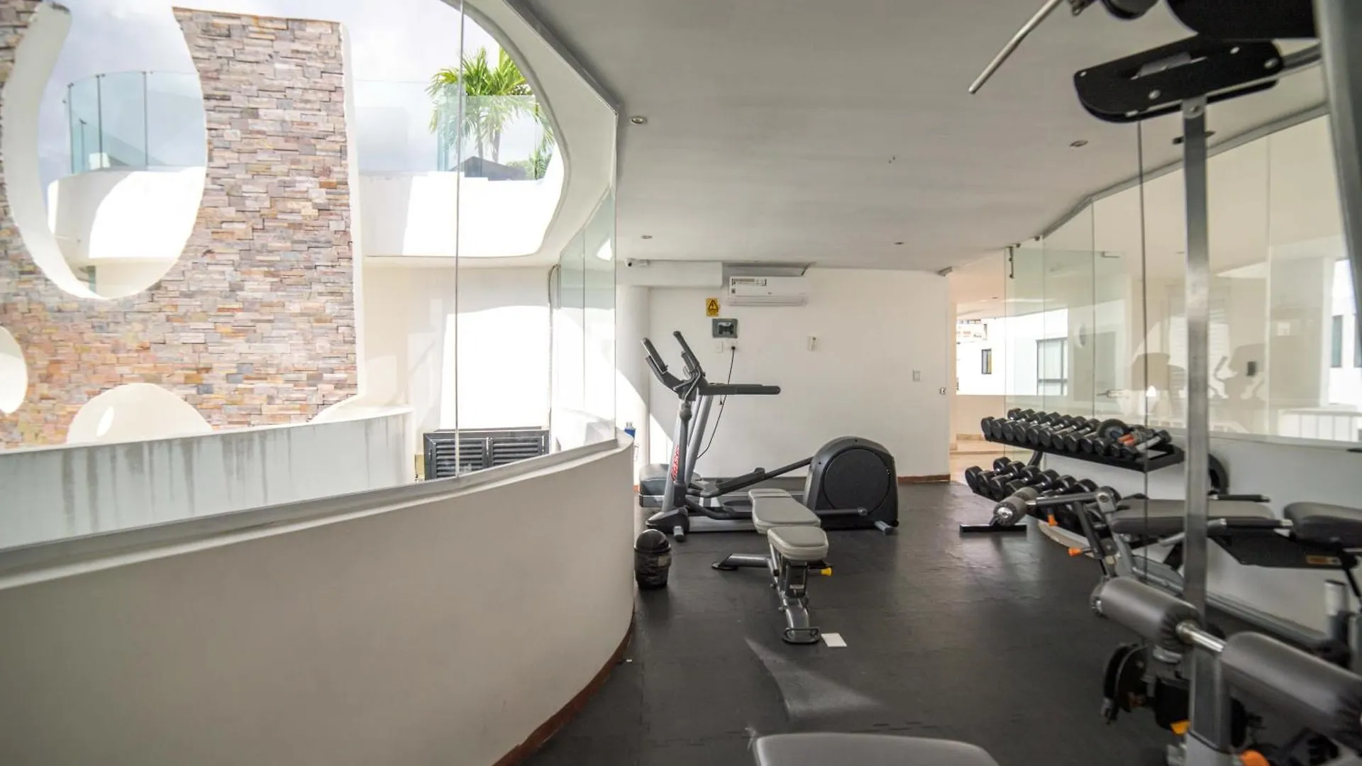 Modern Condo 200M From Beach & 5Th Ave Playa del Carmen Appartamento