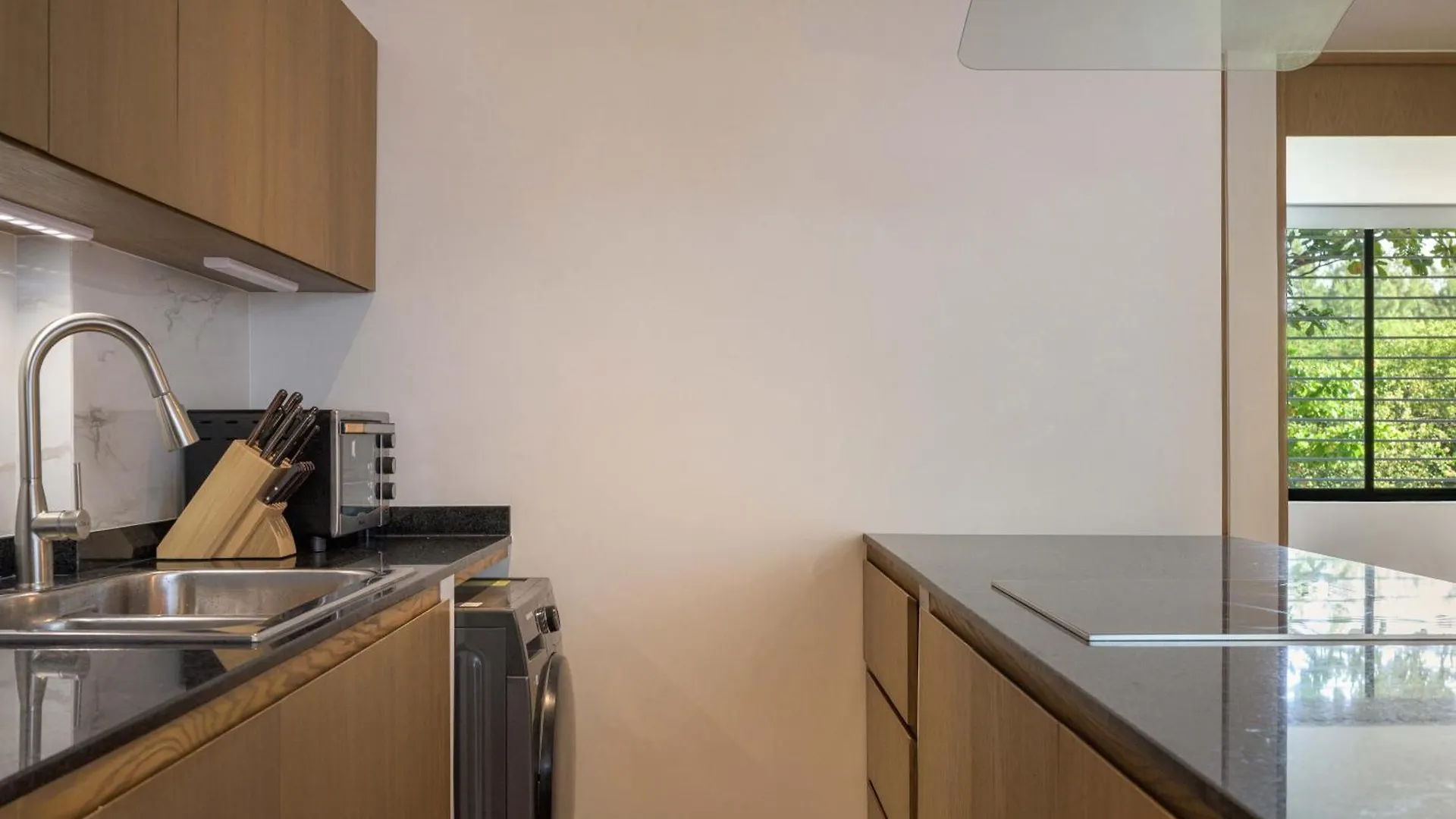 Modern Condo 200M From Beach & 5Th Ave Playa del Carmen Appartamento